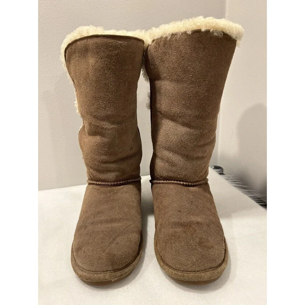 BEARPAW Lauren Tall Women's Size 7 Brown Toggle Button Sheepskin Boot